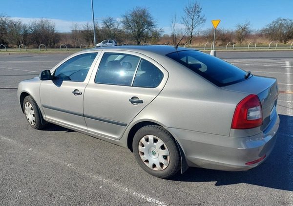 Skoda Octavia cena 16900 przebieg: 169690, rok produkcji 2010 z Szczecin małe 121